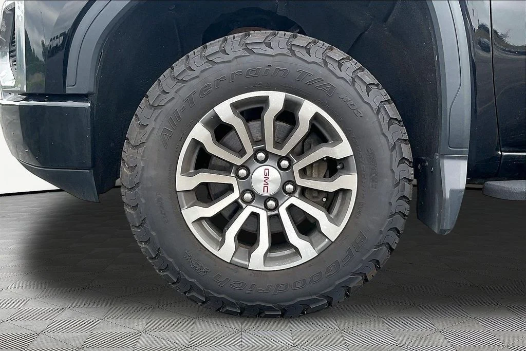 Used 2022 Onyx Black GMC AT4 image 37