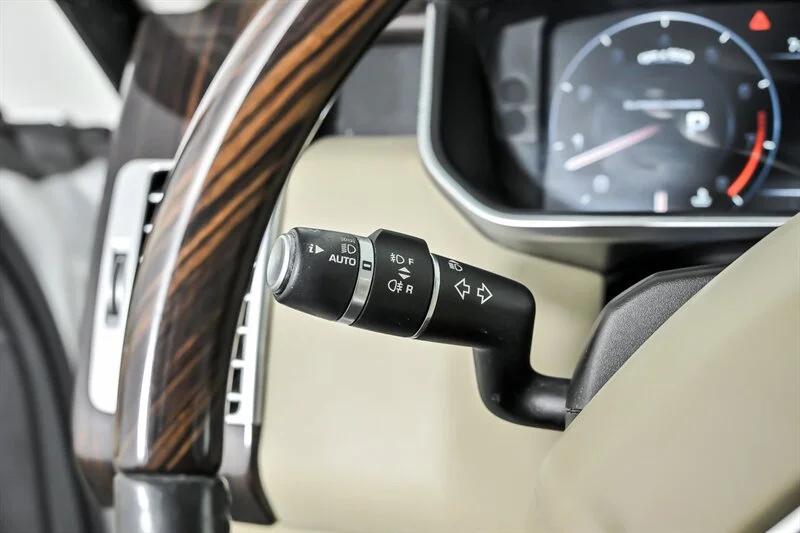 Used 2015 Fuji White Land Rover Supercharged image 24