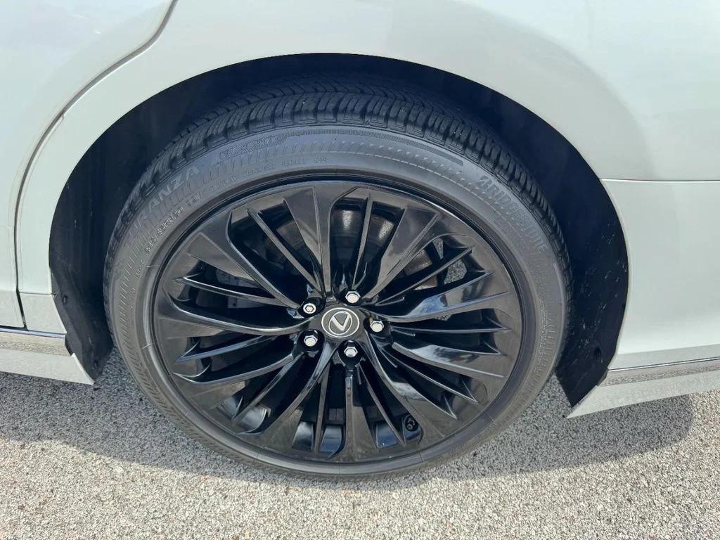 Used 2018 Ultra White Lexus 500 Base image 7