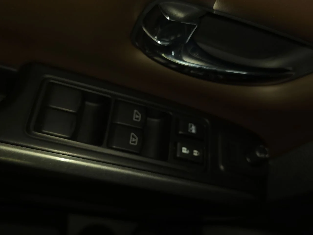 Used 2019 White Nissan Platinum Reserve image 40