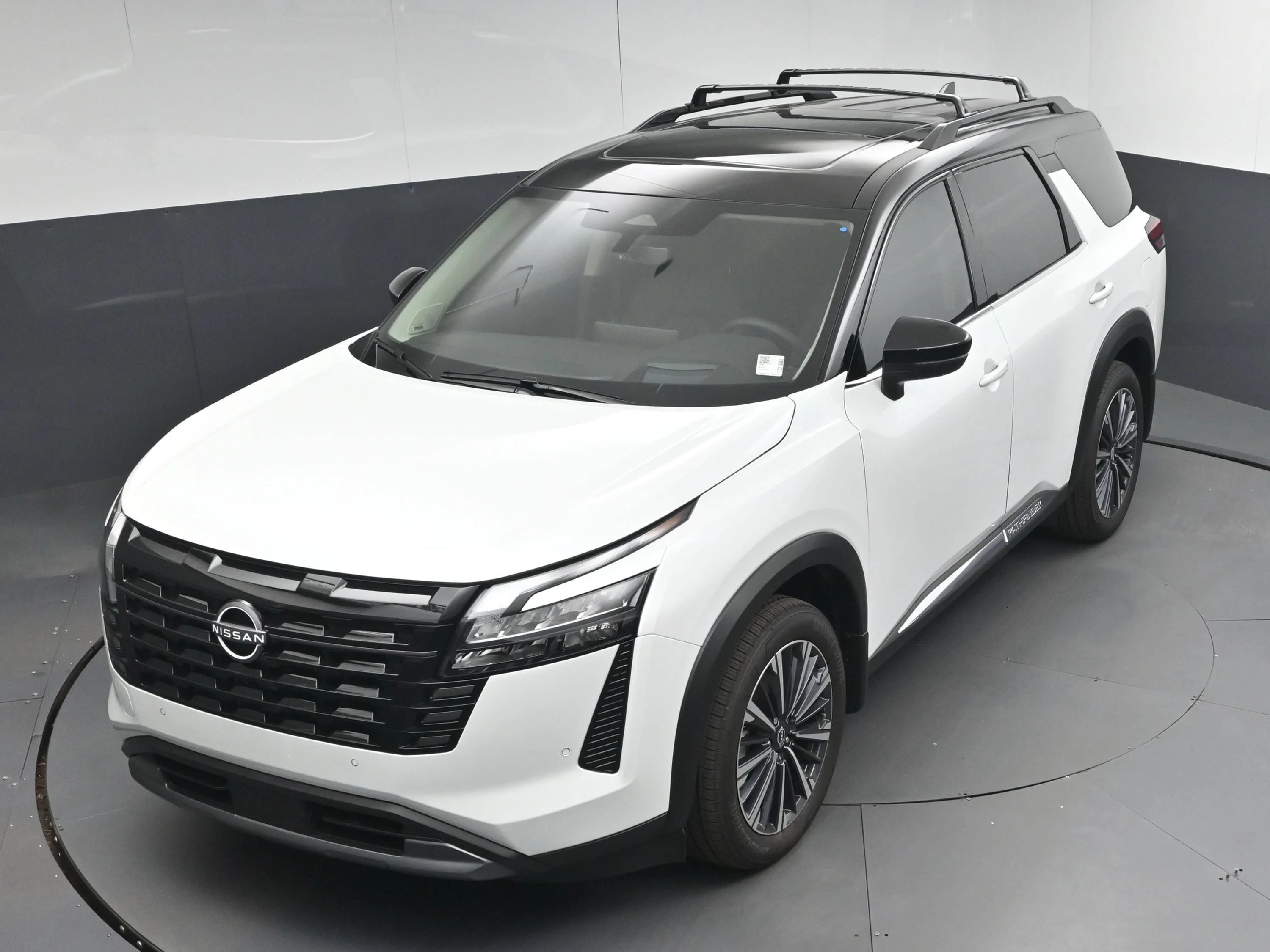 New 2026 Everest White Pearl TriCoat / Super Black Two-tone Nissan Platinum image 31