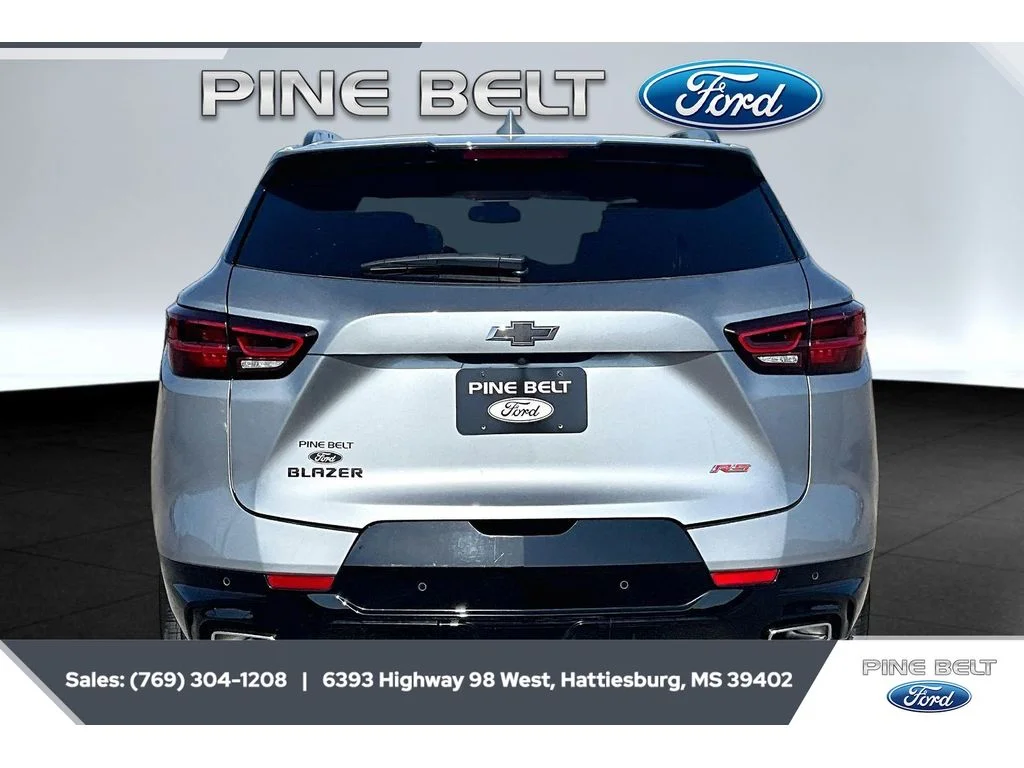 Used 2025 Sterling Gray Metallic Chevrolet RS image 4