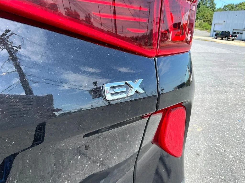 Used 2021 Black Kia EX image 24