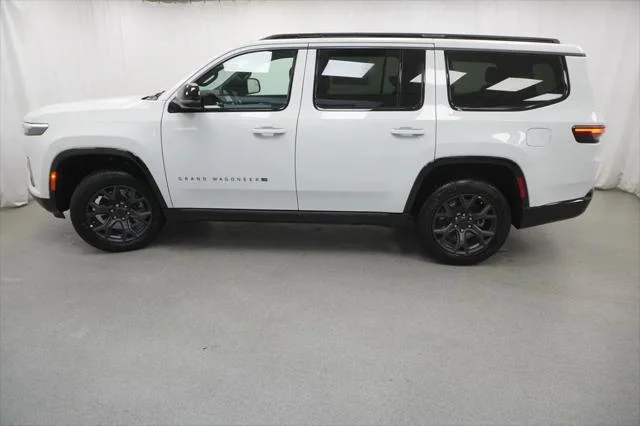 New 2026 Bright White Clear-Coat Exterior Paint Jeep Grand Wagoneer image 14