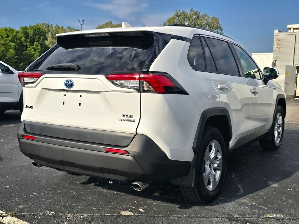 Used 2020 White Toyota XLE image 8