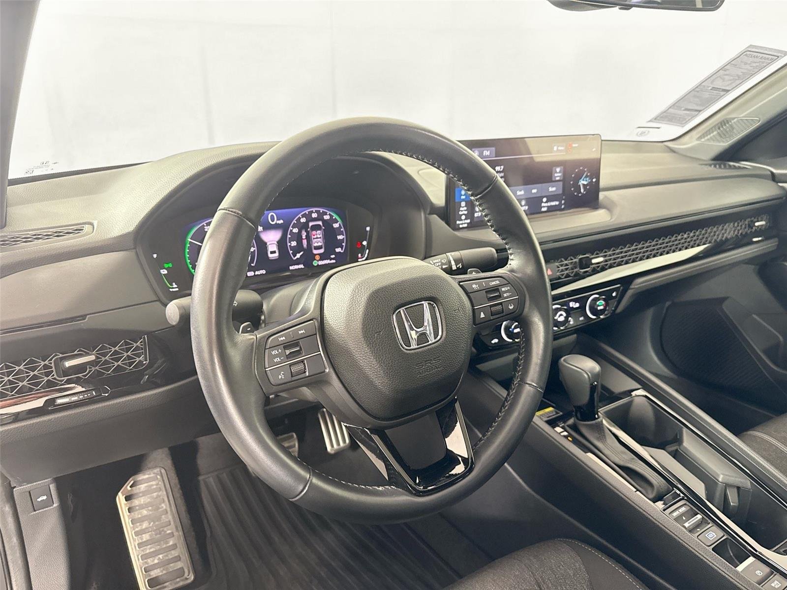 Used 2025 Urban Gray Pearl Honda Sport image 4