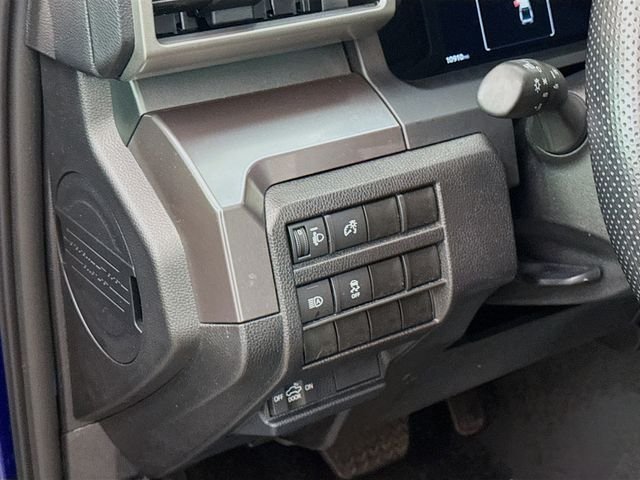 2025 Toyota Tacoma SR5 - Photo 10