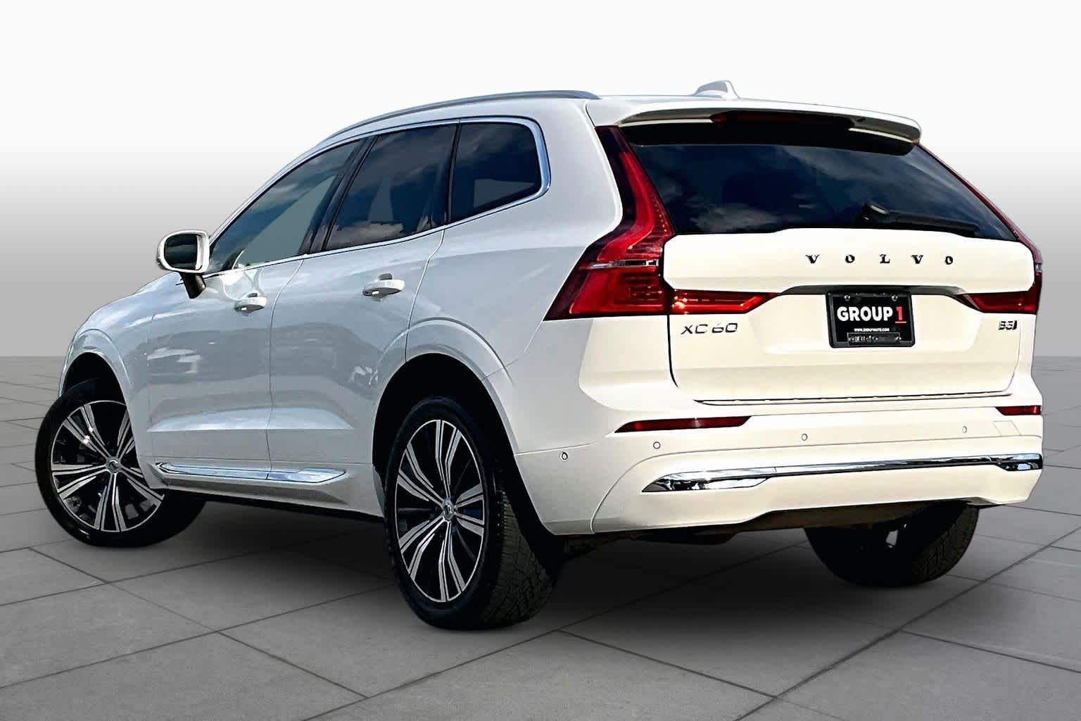 Used 2023 Crystal White Metallic Volvo Plus Bright Theme image 11