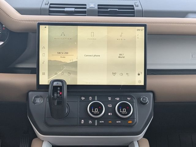 New 2026 Woolstone Green Land Rover X-Dynamic SE image 18