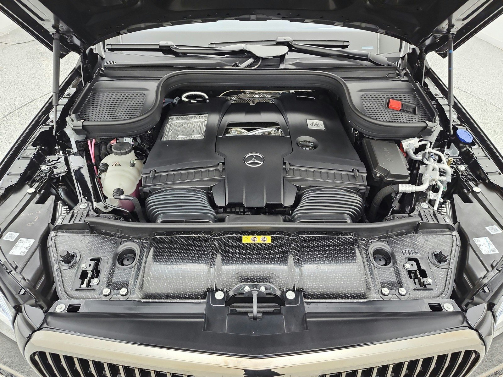 New 2026 Obsidian Black Mercedes-Benz Maybach GLS 600 4MATIC® SUV image 12