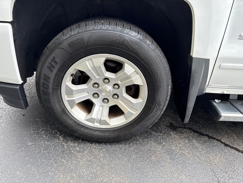 Used 2018 White Chevrolet LT image 11
