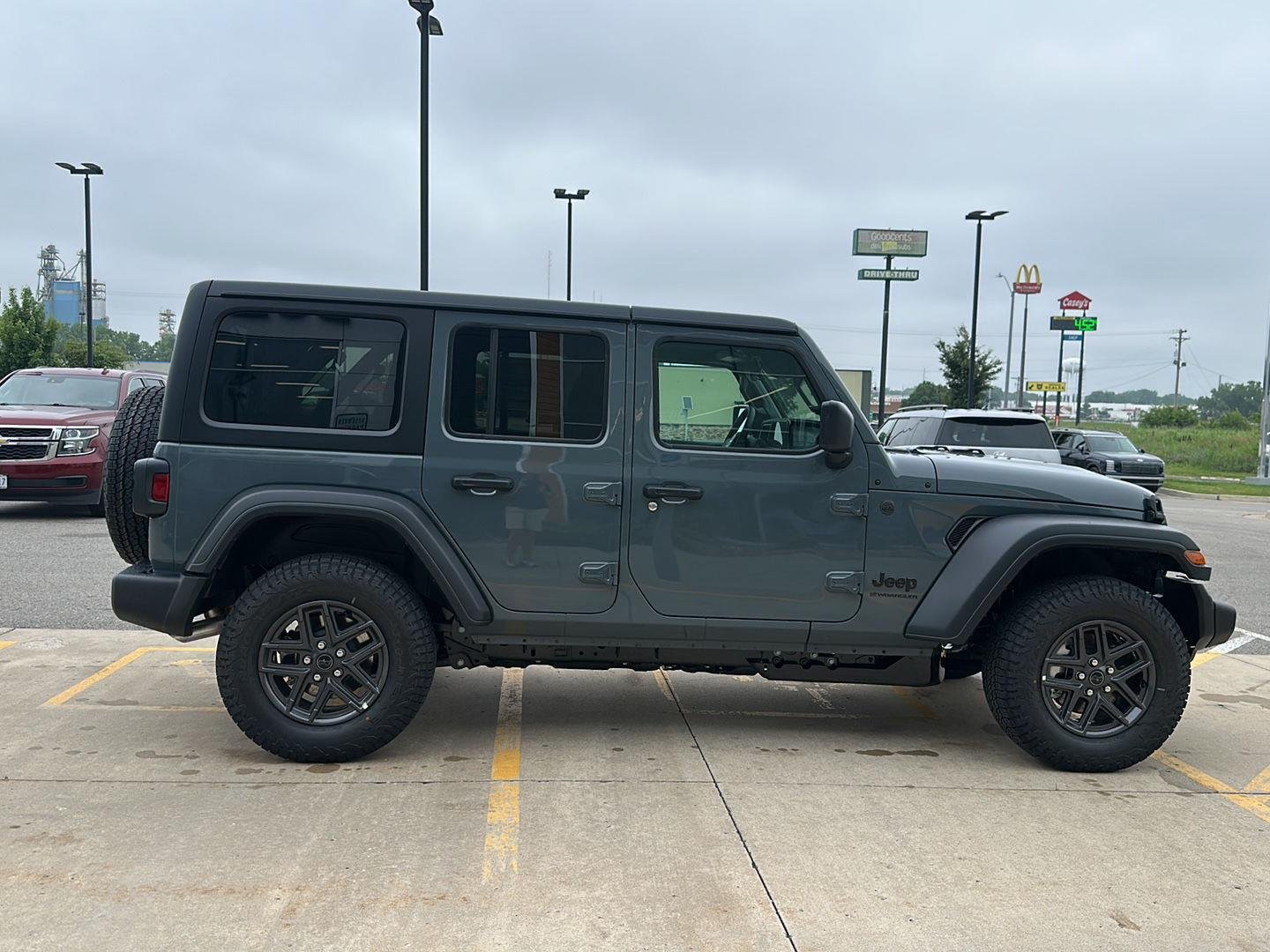 New 2026 Anvil Clear-Coat Exterior Paint Jeep Sport S image 4