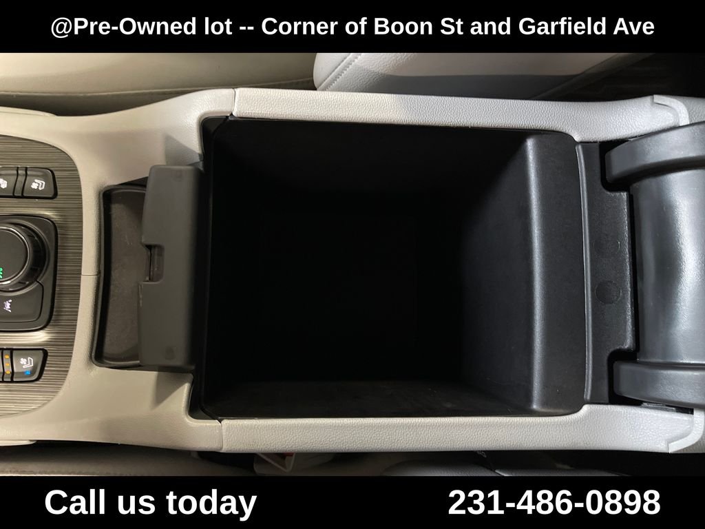 Used 2023 Silver GMC SLT image 28