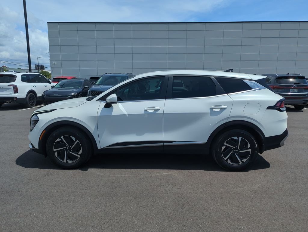 Used 2025 White Kia LX image 4