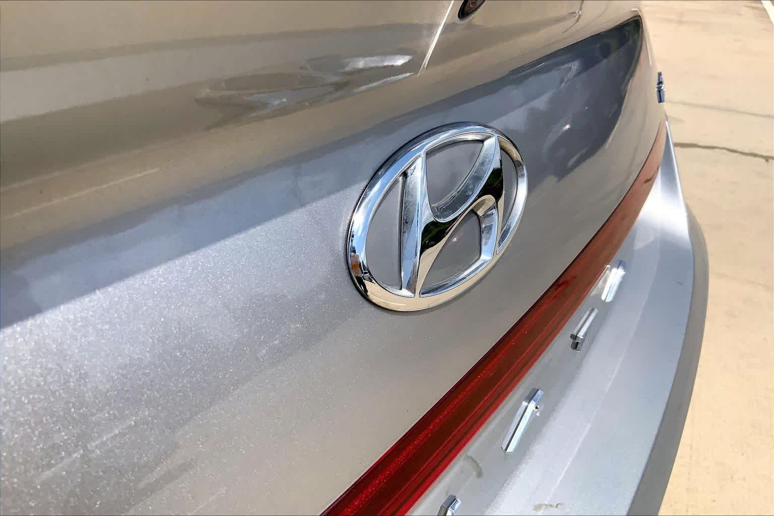 Used 2020 Shimmering Silver Pearl Hyundai SEL Plus image 30