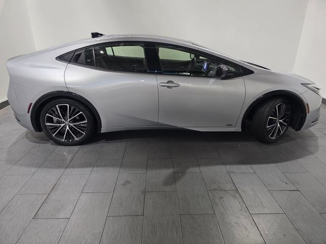 Used 2023  Toyota XLE image 6