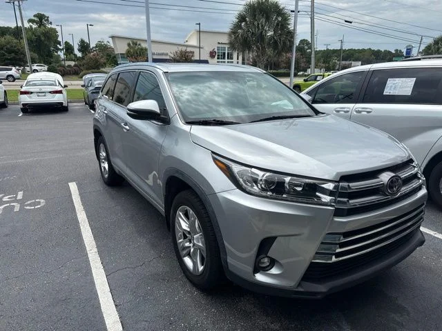 Used 2019 Silver Toyota Limited image 13