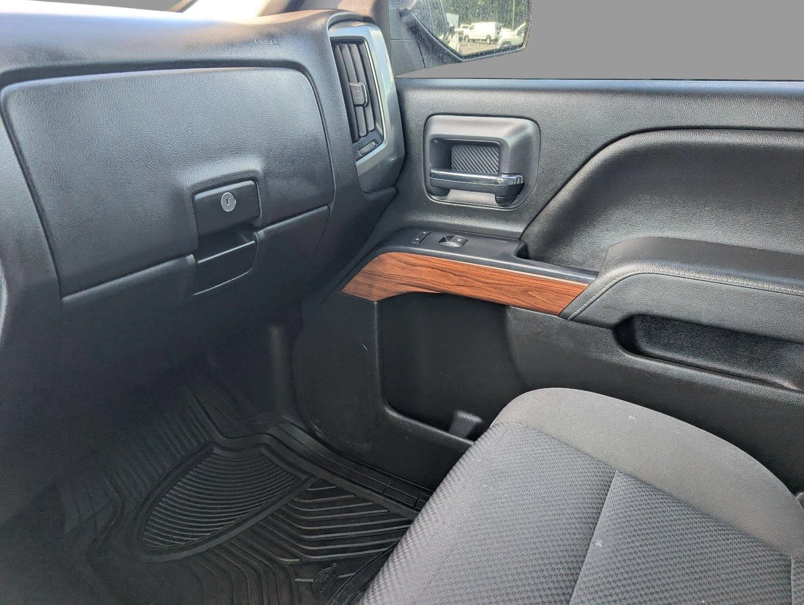 Used 2018 Graphite Metallic Chevrolet LT image 30