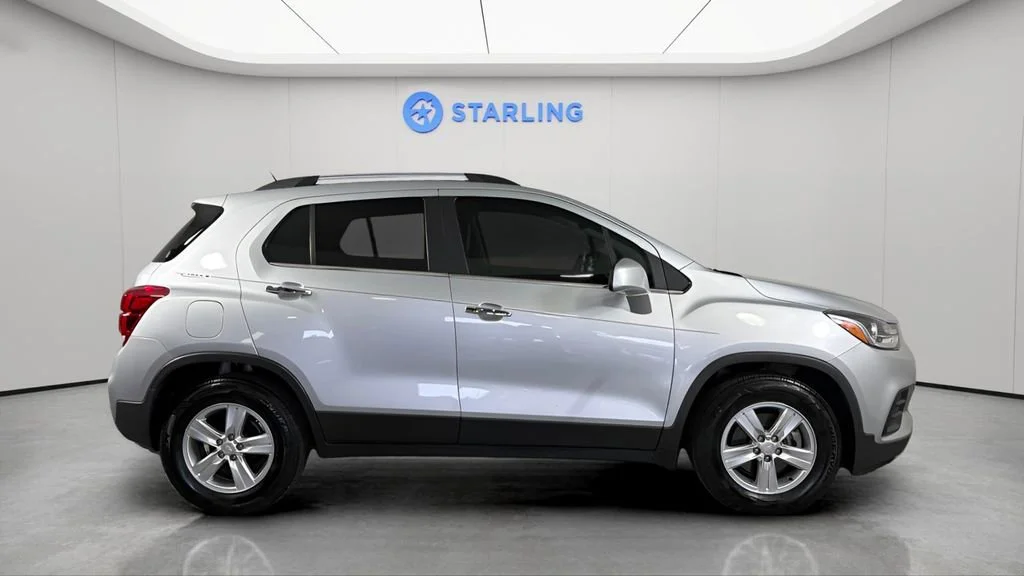 Used 2020 Silver Ice Metallic Chevrolet LT image 12