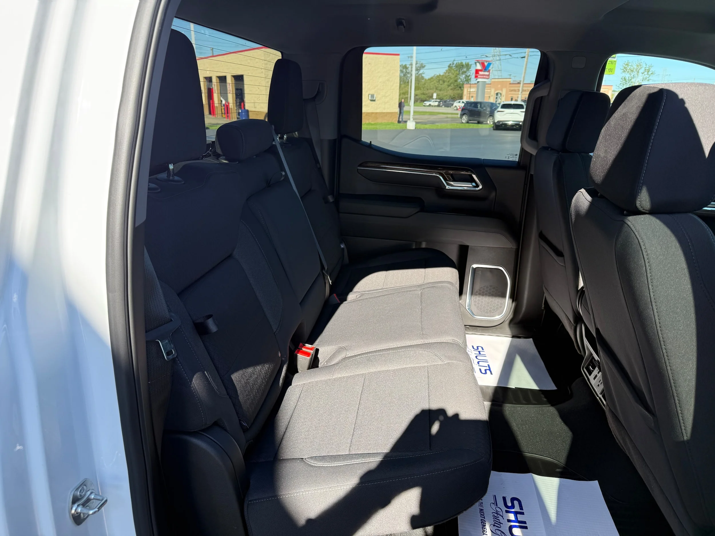 Used 2025 Summit White GMC Elevation image 25