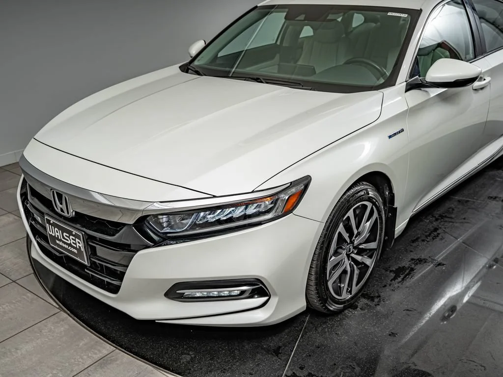 Used 2018 White Orchid Pearl Honda EX-L image 16