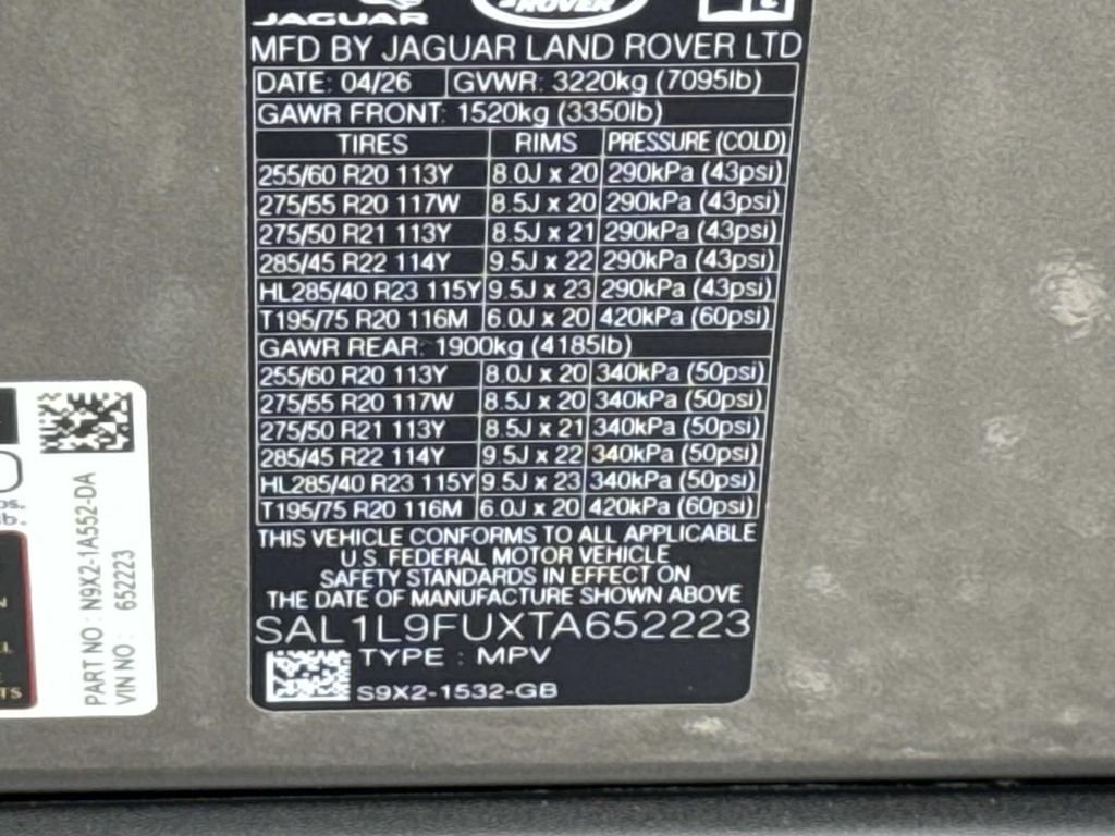 New 2026 Flux Silver Ultra Mettalic Gloss Land Rover Dynamic SE image 30