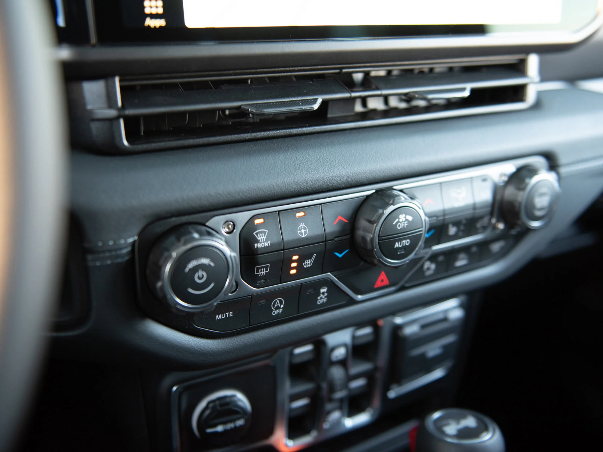 Used 2026 41 Jeep Sahara* 4 Door 4x4, McKinley Leather, Alpine Audio, Heated Seats image 19