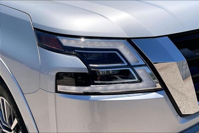 Used 2024 Silver Nissan SL image 28
