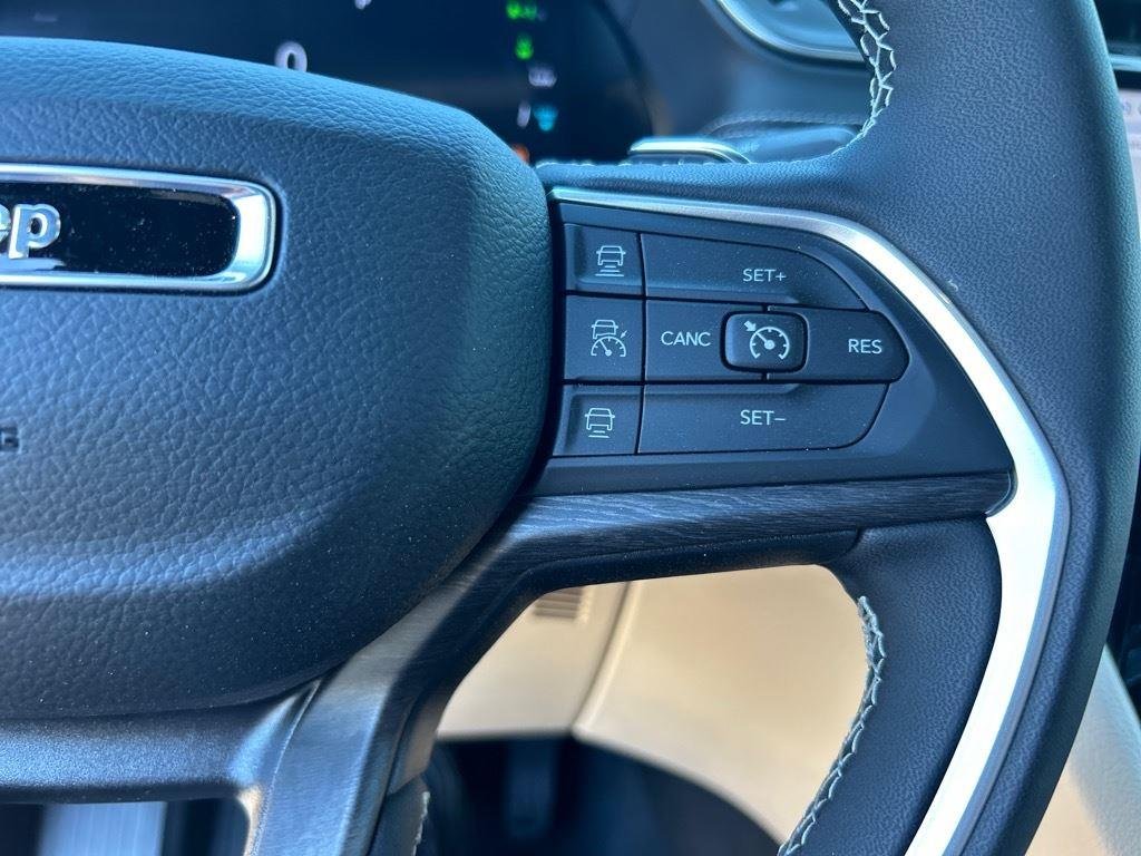 Used 2024 Rocky Mountain Pearlcoat Jeep  image 21
