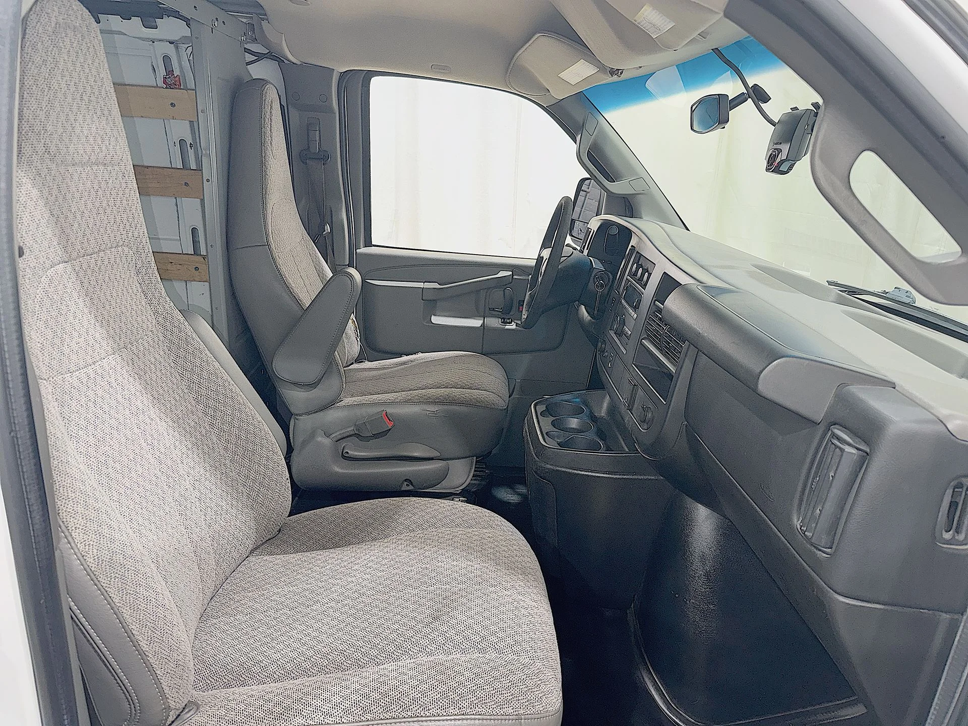 Used 2016 SUMMIT WHITE GMC Work Van image 22