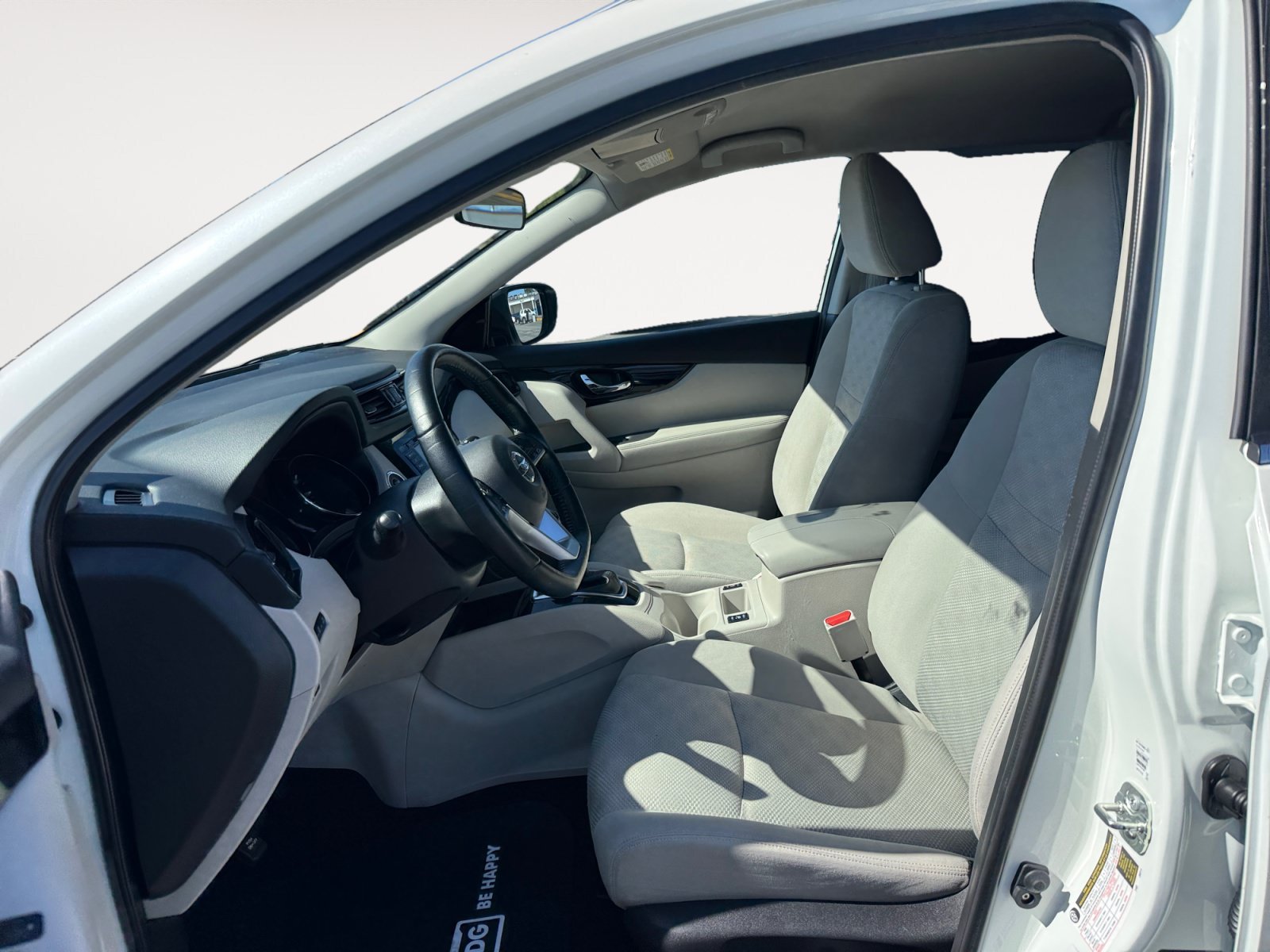 Used 2021 Pearl White Tricoat NISSAN SV image 10