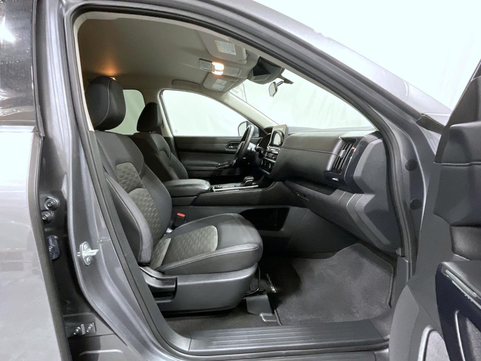Used 2024 Gray Nissan SV image 16