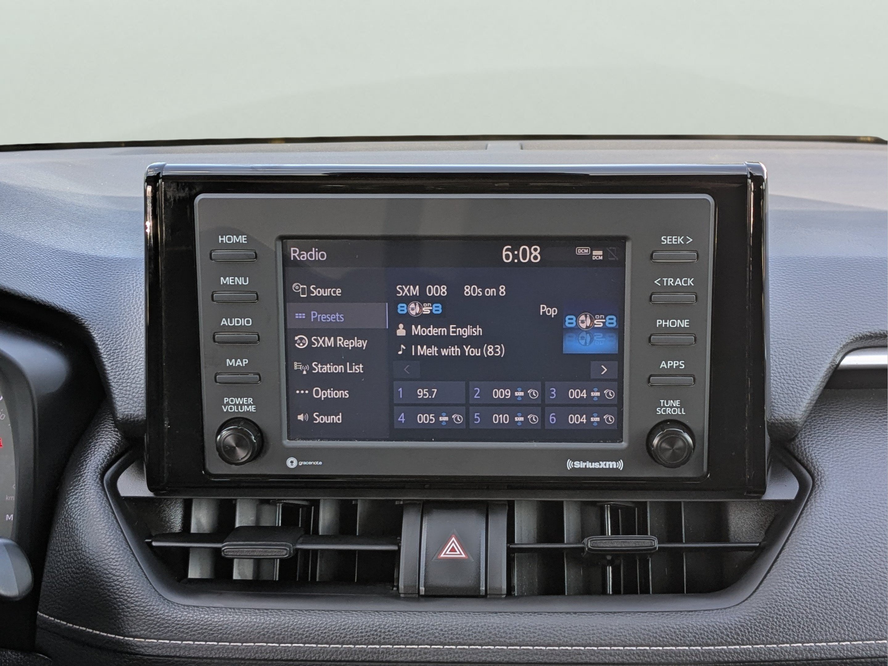 2021 Toyota RAV4 XLE - Photo 19