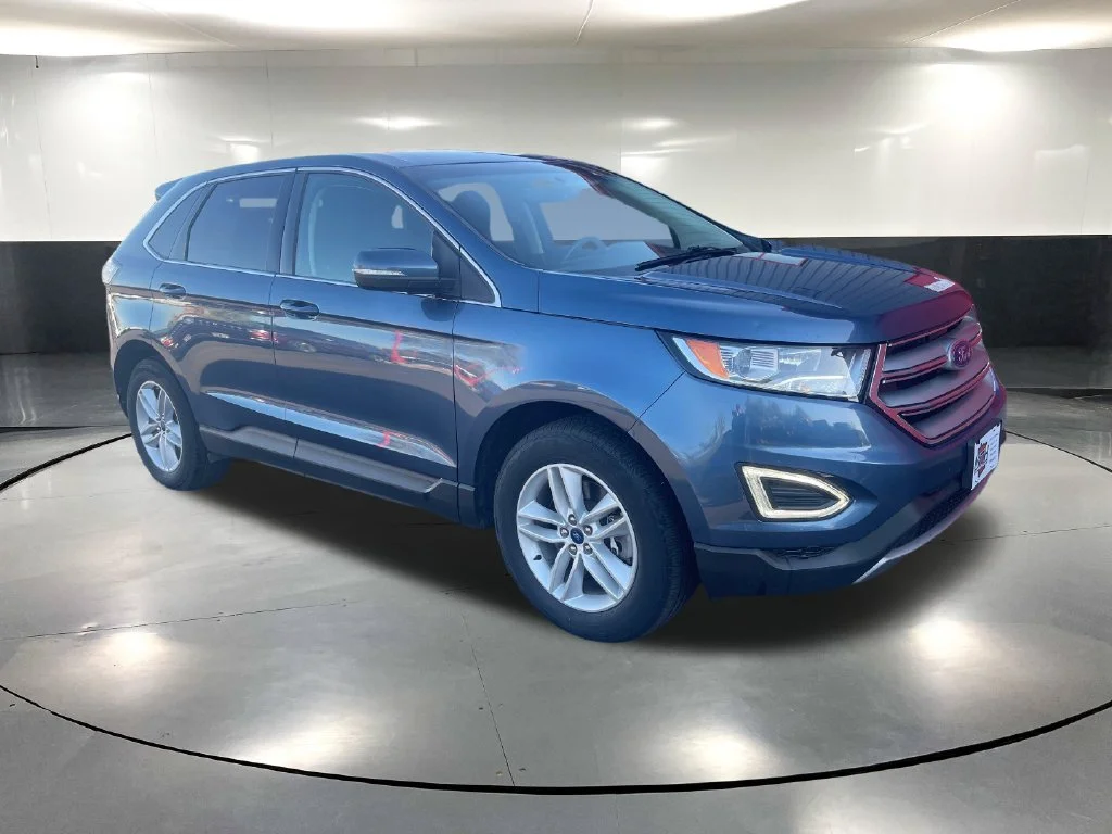 Used 2018 Blue Ford SEL image 1