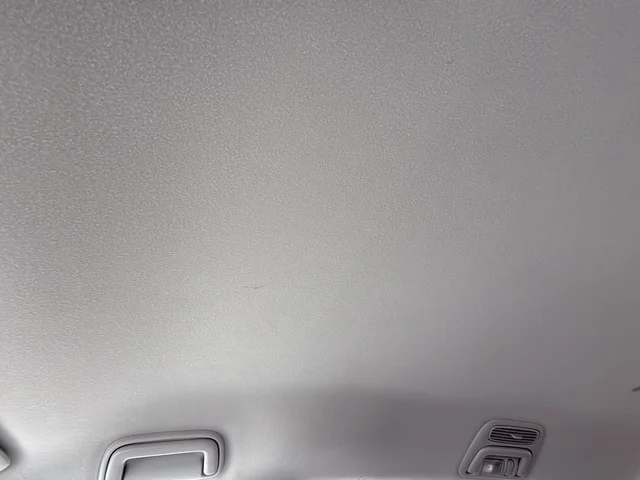 Used 2010 Silver Toyota LE image 19
