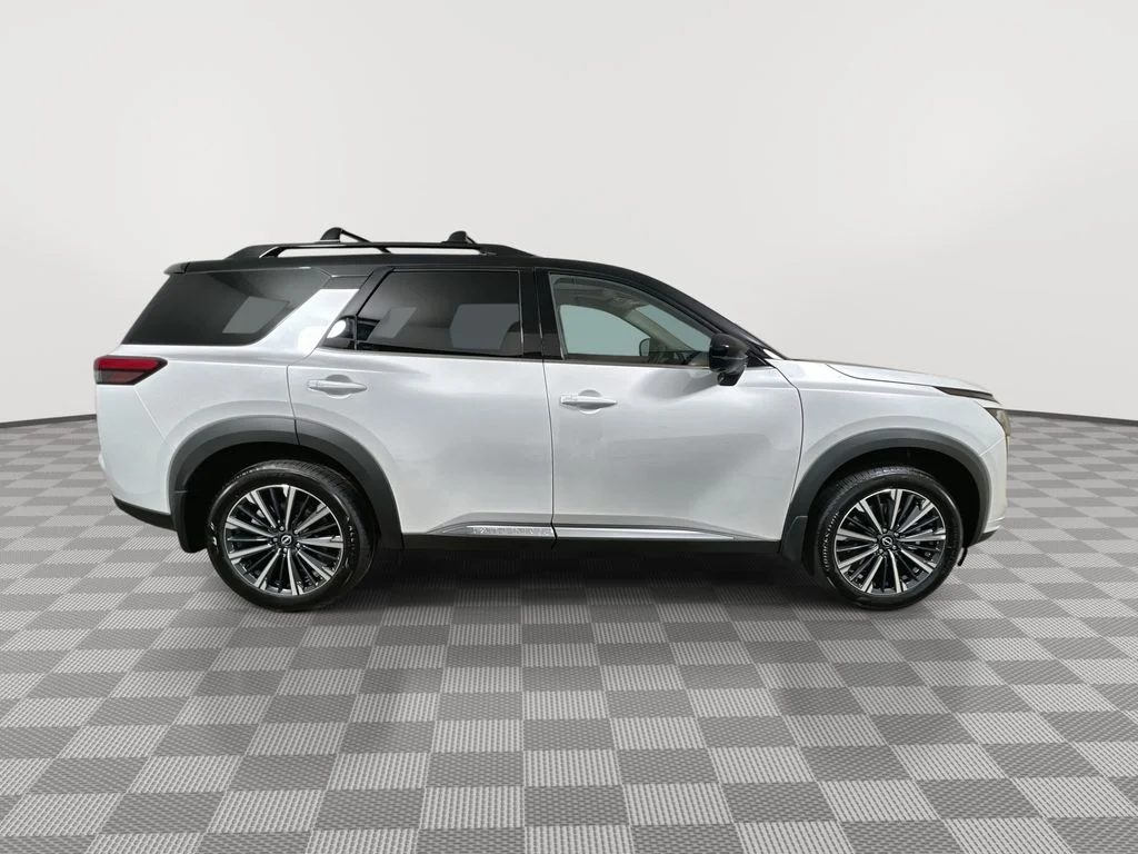 New 2026 Everest White Pearl TriCoat / Super Black Two-tone Nissan Platinum image 9