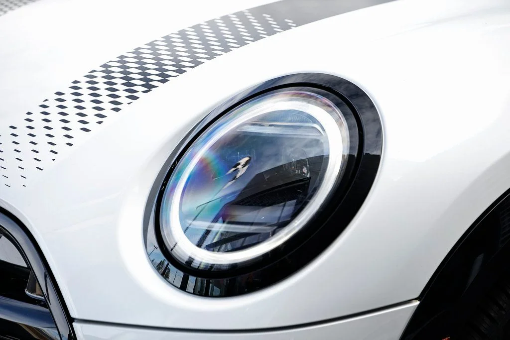 New 2026 White Metallic MINI Iconic image 13