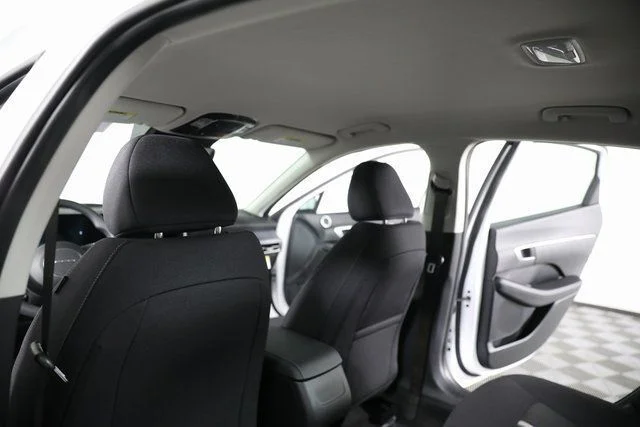 Used 2025 White Hyundai SE image 19