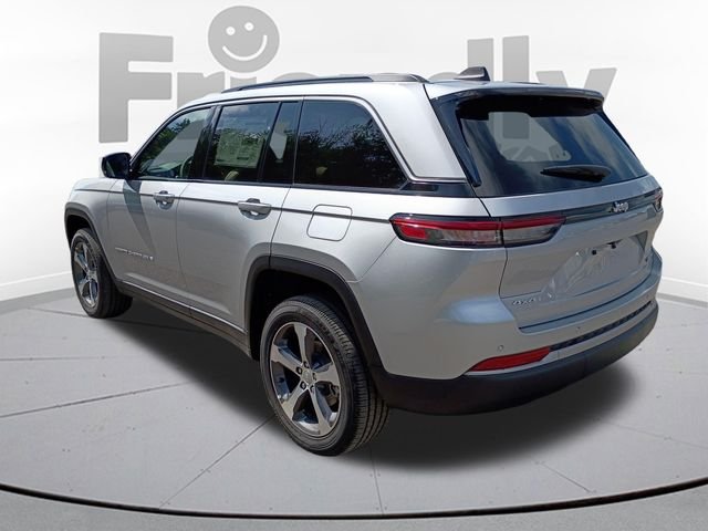 New 2026 Silver Zynith Exterior Paint Jeep Limited image 7