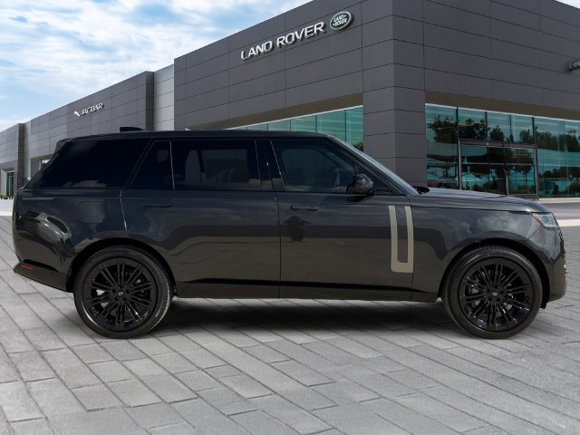 New 2027 Carpathian Grey Land Rover SE image 6