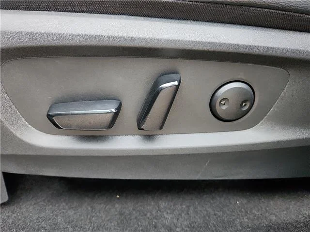 Used 2025 Gray Nissan SL Front-Wheel Drive image 12