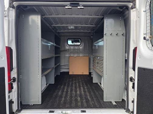 Used 2025 White Ram Base image 8