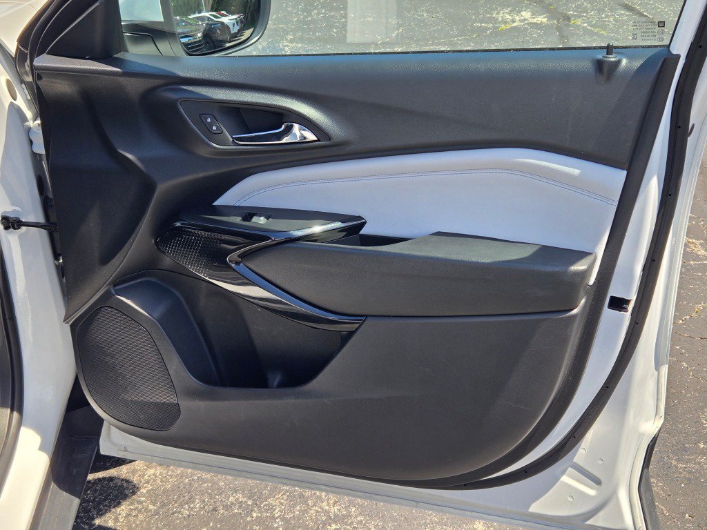 2025 Chevrolet Trax LT - Photo 6