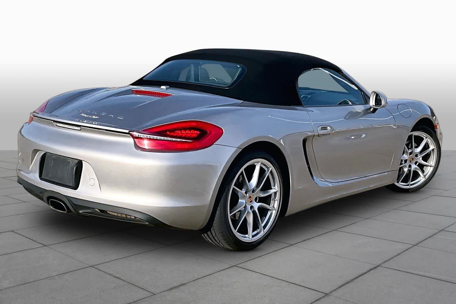 Used 2013 Platinum Silver Metallic Porsche  image 11