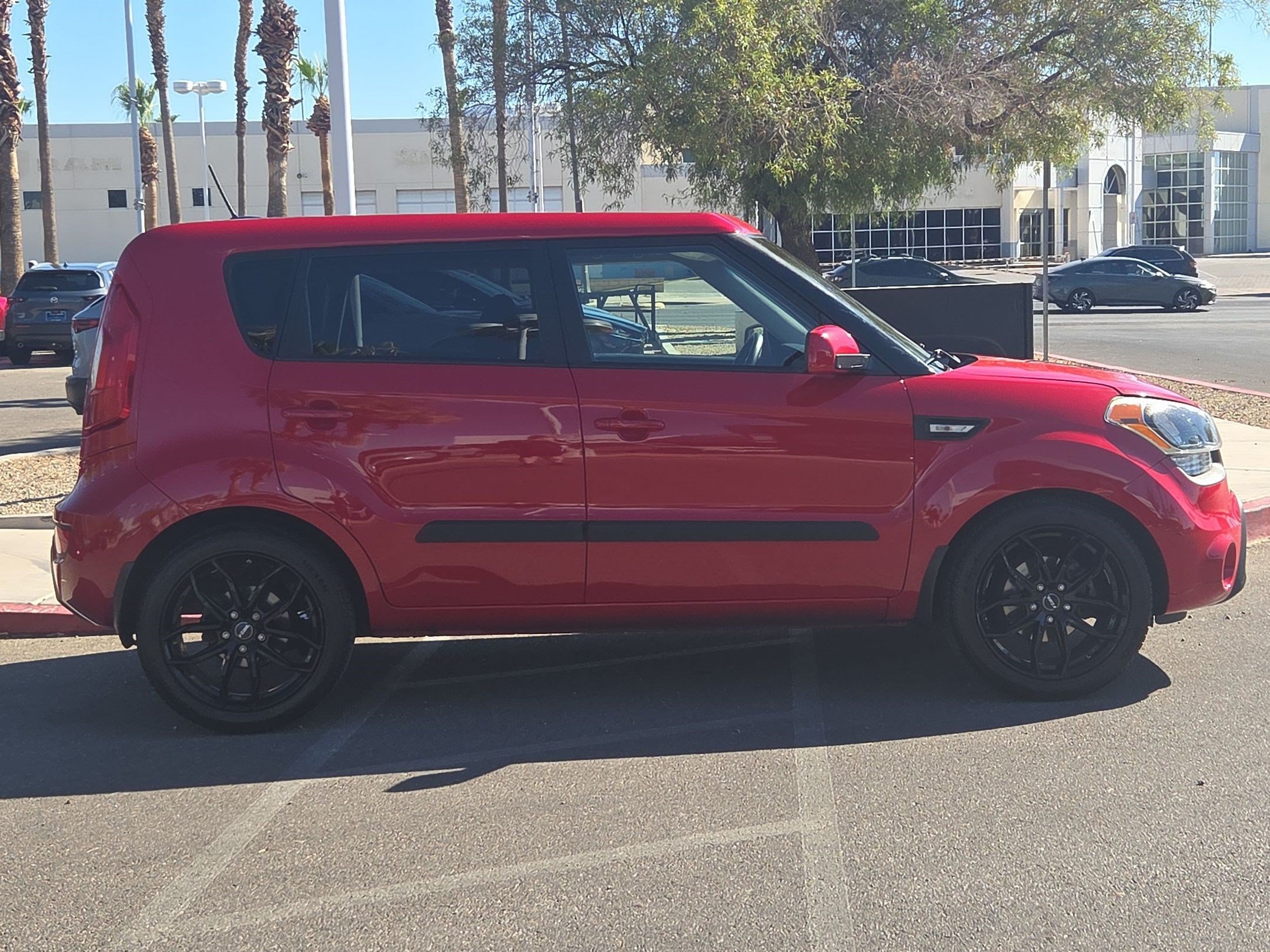 Used 2013 Molten Kia Base image 6