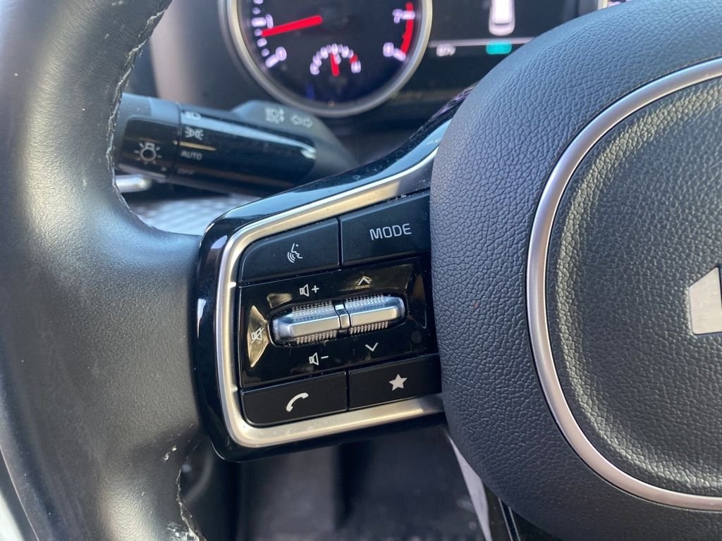 Used 2024 White Kia LX image 12