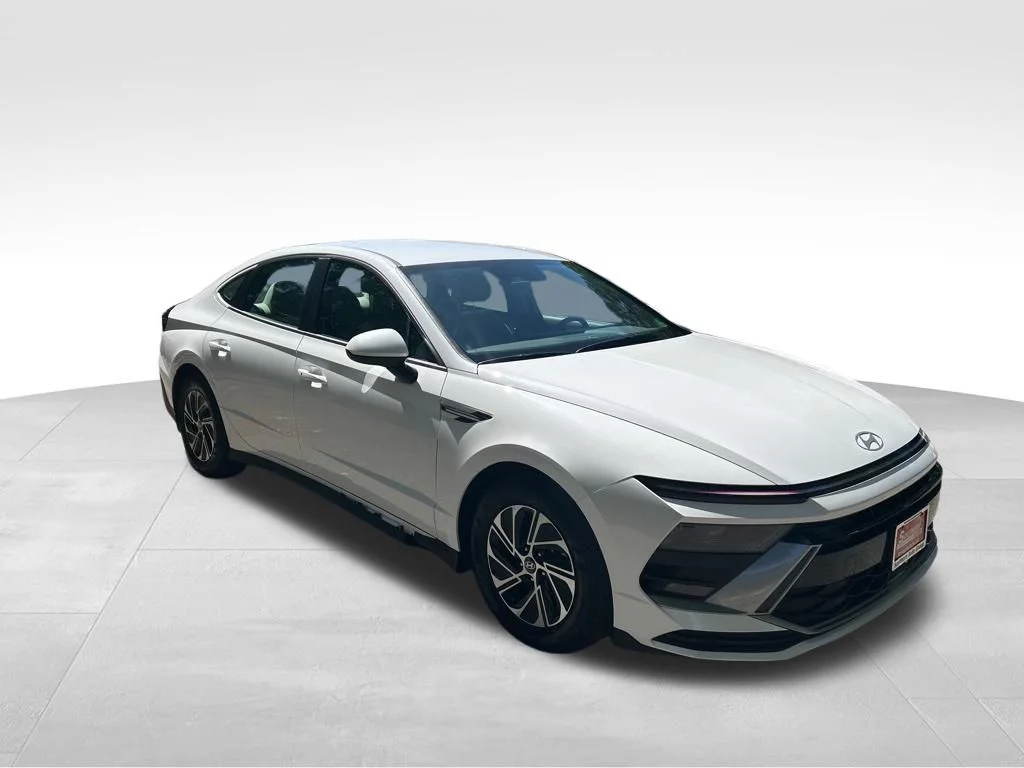 Used 2026 White Hyundai Blue image 8