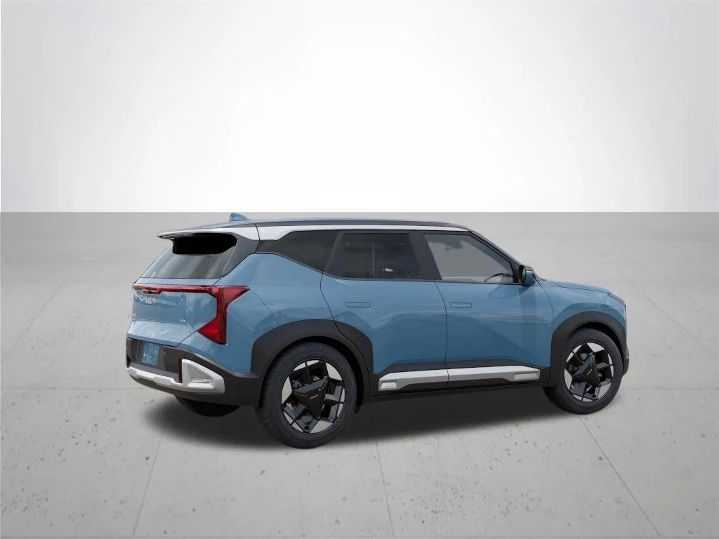 New 2027 Frost Blue / Black Roof Kia S image 6