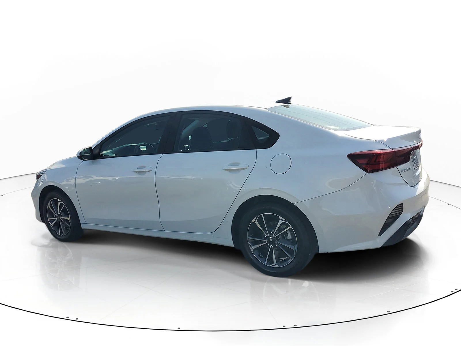 Certified Used 2024 White Kia LXS image 6