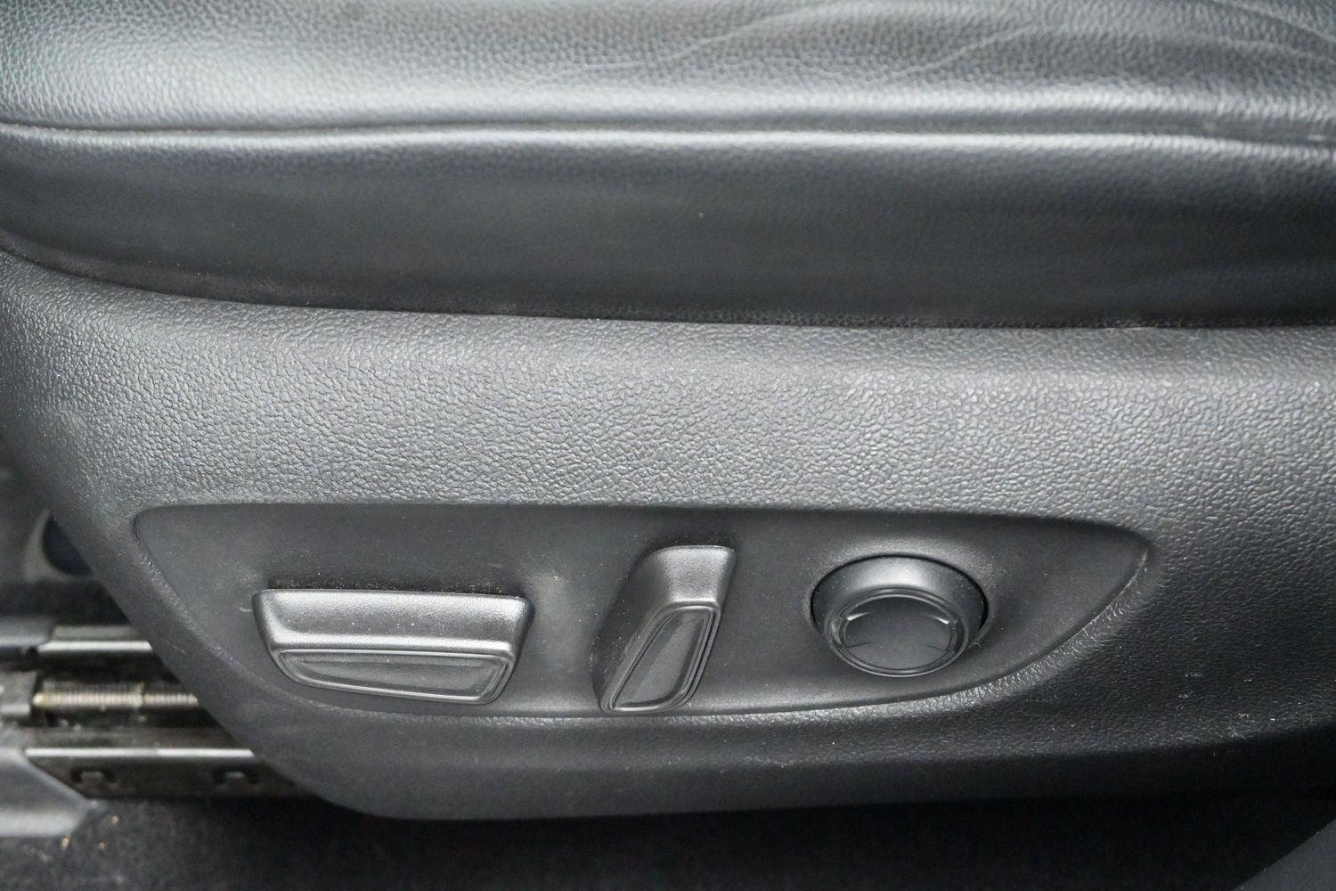 Used 2022 Wind Chill Pearl Toyota XLE image 14